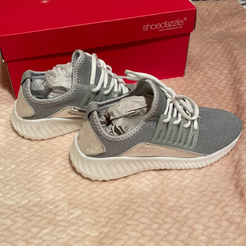 Shoedazzle velinda knit flat sneaker